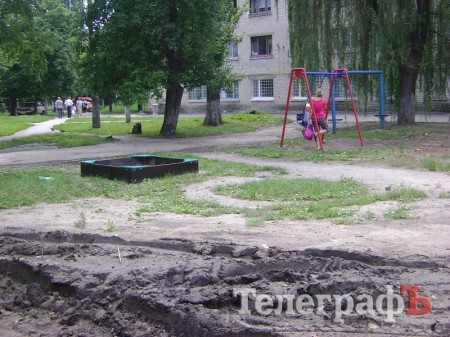 В Кременчуге устанавливают песочницы без песка (ФОТО)