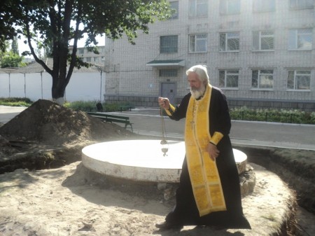В Кременчугской воспитательной колонии заложен первый камень строительства нового храма (ФОТО)