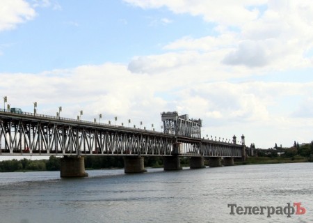 Прыгнувшая с Крюковского моста женщина погибла