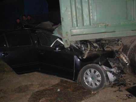 В Глобино при столкновении иномарки с КамАЗом погибло 8 человек (фото, видео)