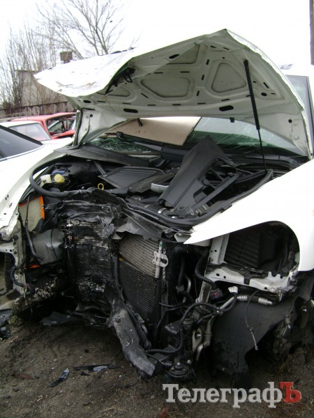 Разбитый в ДТП Porsche Cayenne (ФОТО)