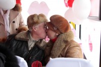 "Маршрутка любви" возила кременчужан за поцелуй (ФОТО, ВИДЕО)