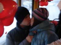 "Маршрутка любви" возила кременчужан за поцелуй (ФОТО, ВИДЕО)