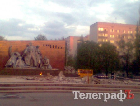 В Кременчуге начали реконструировать мемориал «Вечно живым»