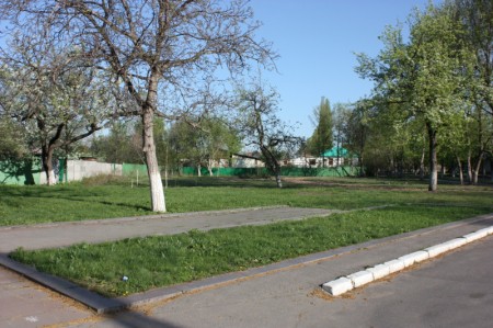 В Кременчуге возле музея Макаренко высадили сквер (ФОТО)