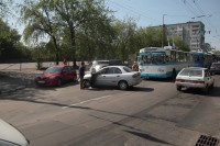 В Кременчуге возле ж/д вокзала пробка из-за аварии (ФОТО)