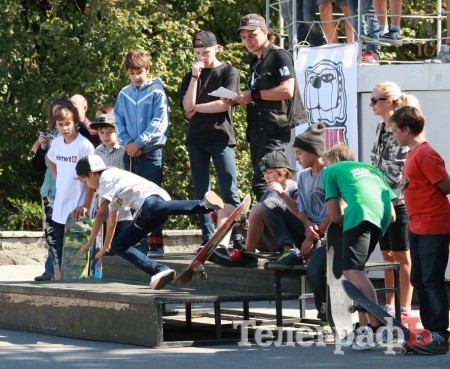 В Кременчуге прошли городские соревнования по скейтбордингу (ФОТО)