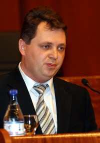 Председатель Полтавского облсовета Момот в 2012 году получил 252 тыс грн дохода