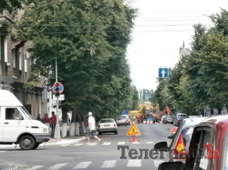 В Кременчуге перекрыли часть ул.Ленина и ул.Шевченко: идет ремонт