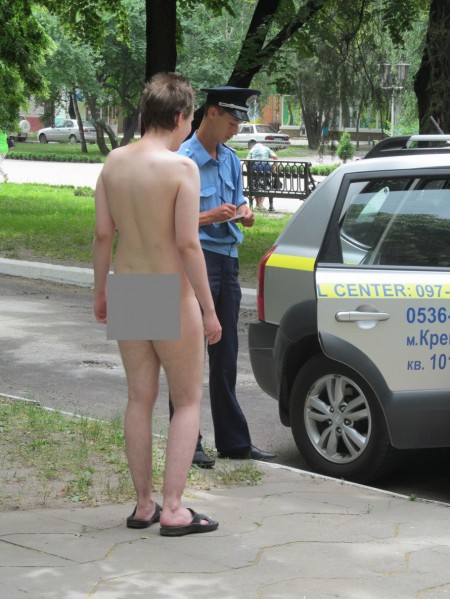 В Кременчуге задержан мужчина, который голым разгуливал по центру города