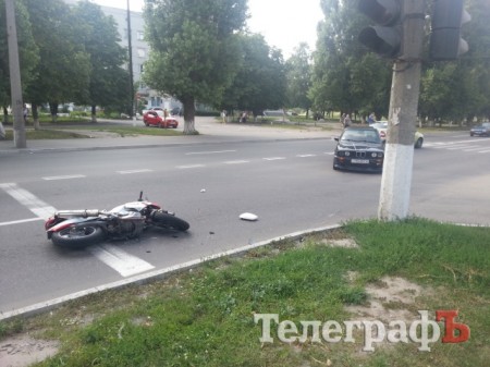 В районе Керченской BMW сбил мотоциклиста
