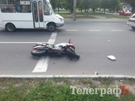 В районе Керченской BMW сбил мотоциклиста