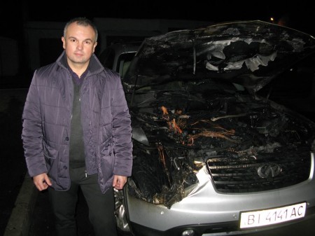 В Полтаве депутату горсовета сожгли автомобиль Infiniti-FX35