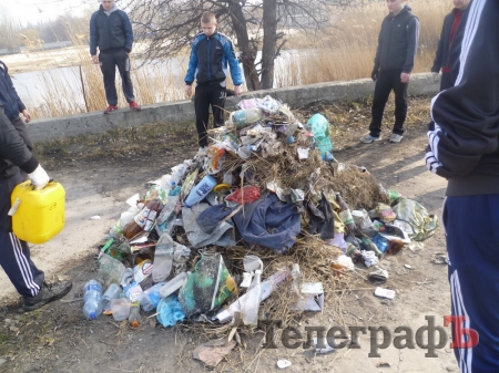 В Кременчуге студенты и школьники почистили приток Сухого Кагамлыка