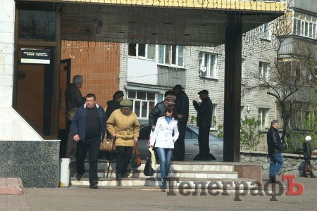 "АвтоКрАЗбанк" в Кременчуге обещает вернуть вклады не раньше середины мая