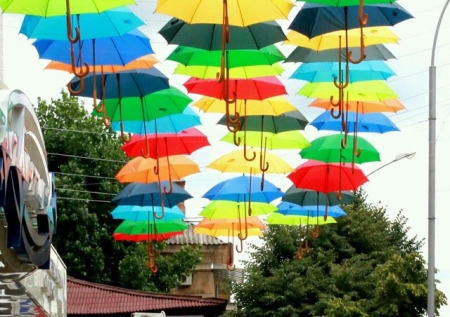 Зонтики над Кременчугом гуляют по сетям