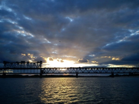 Перед рассветом в Кременчуге частично перекроют Крюковский мост