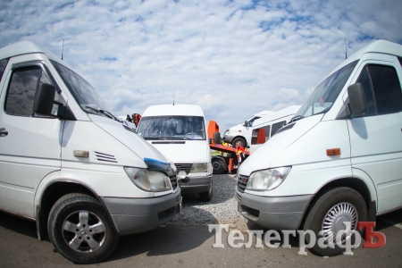 Киевские маршрутки с «Амстора» увезли эвакуаторами, а их водителей задержали