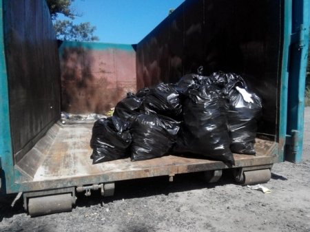 Автомобилисты убрали мусор в районе Речвокзала и хотят ходить на субботники регулярно