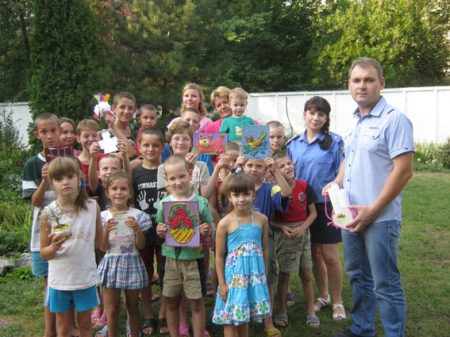 Кременчугские дети поддержали правоохранителей, едущих в зону АТО