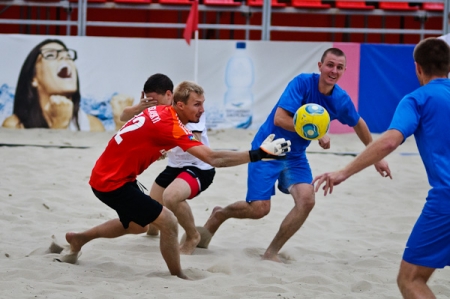 Пляжный футбол: кременчужане стартовали в чемпионате Украины с поражения