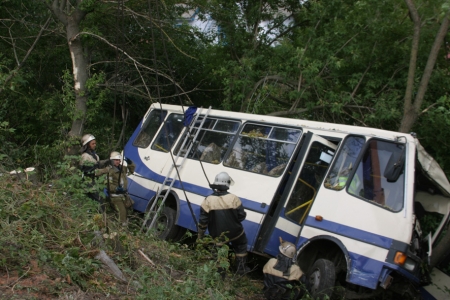 В Лубнах рейсовый автобус слетел в кювет, в результате чего пострадало 10 человек