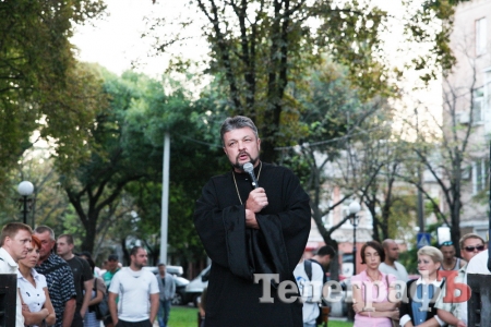 В сквере Бабаева горожане призвали милицию к справедливому расследованию убийства мэра