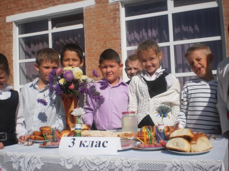 Папе одноклассницы дети из Ялинцев хотят купить каску на фронт