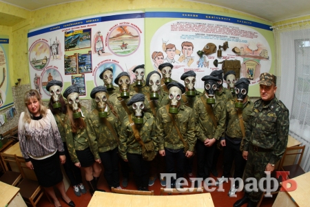 Кременчугские школьницы просятся проходить военподготовку