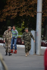 Активист «Майдана» Харченко «напал на монитор на площади Независимости и сломал его»