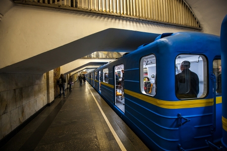 В Киеве презентовали модернизированные на КВСЗ поезда метро