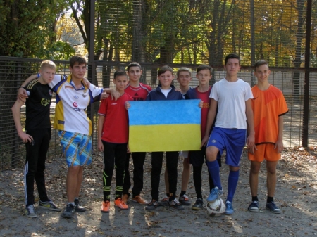 Кременчугские подростки сыграли благотворительный матч в футбол 