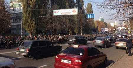 Около 300 срочников Нацгвардии в центре Киева требуют демобилизации
