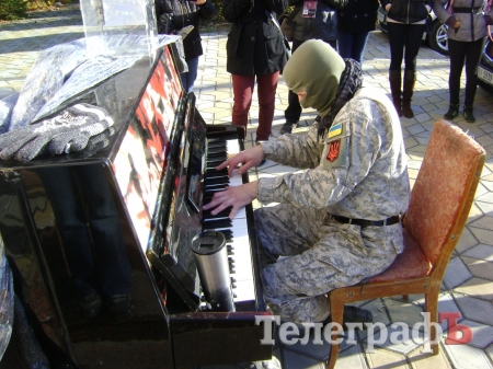 Пианист-экстремист в Кременчуге помогал собирать средства для нужд бойцов АТО