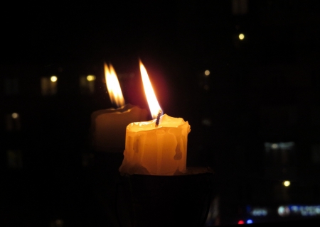 Сегодня в окнах украинцев появятся зажжённые свечи