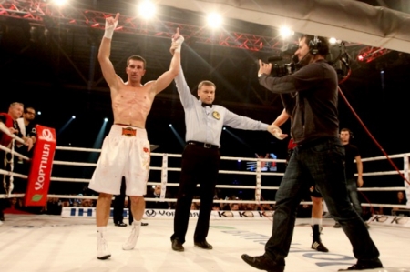 Бокс: кременчужанин Вячеслав Сенченко выиграл у спортсмена из Венгрии