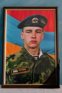 Родные и близкие попрощались с погибшим в АТО Сергеем Кривченко