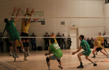 Из-за отключений света в Кременчуге чуть не сорвался старт чемпионата города по волейболу