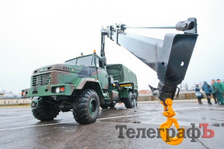 «АвтоКрАЗ» выпустил новый эвакуатор для военных целей