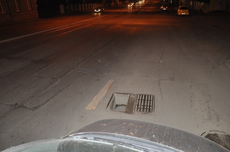 В Кременчуге с дорог массово исчезают крышки люков и канализационные решётки