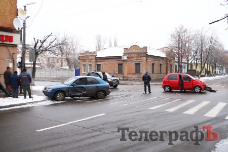 В Кременчуге на «мистическом» перекрёстке столкнулись три автомобиля