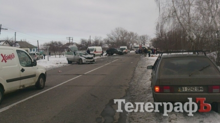 ДТП под Кременчугом: в селе Погребы столкнулись три машины
