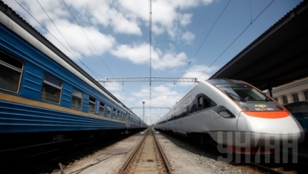 Билеты на поезда в Украине за год могут подорожать на 21% в три этапа