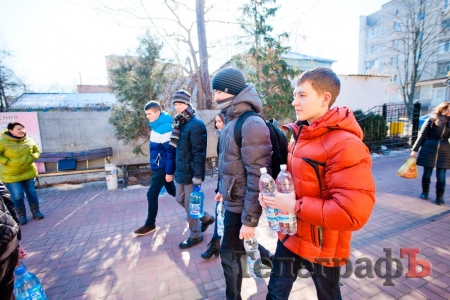 Кременчугские одиннадцатиклассники передали помощь военным