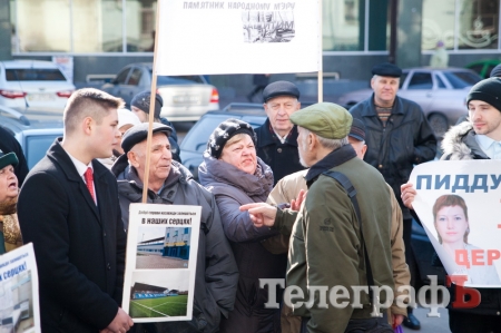 Пиддубная против памятника Бабаеву: под Автозаводским судом снова митинг