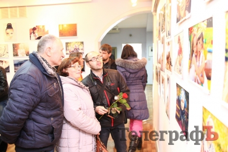 В Кременчуге открылась выставка "Каждая фотография - это история"
