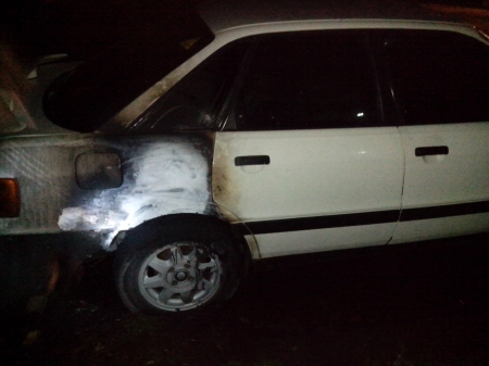 В Кременчуге на Молодёжном опять подожгли два автомобиля