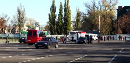 Незаконную «автостанцию» возле «Сильпо» демонтируют по решению мэрии Кременчуга