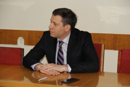 Никто не захотел тягаться с Дмитрием Лозовиком за должность главы Крюковской районной администрации
