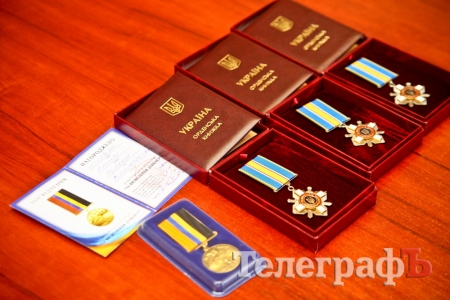 У Кременчуці посмертно нагородили Героїв орденом "За мужність" та відзнакою "За визволення Донбасу"